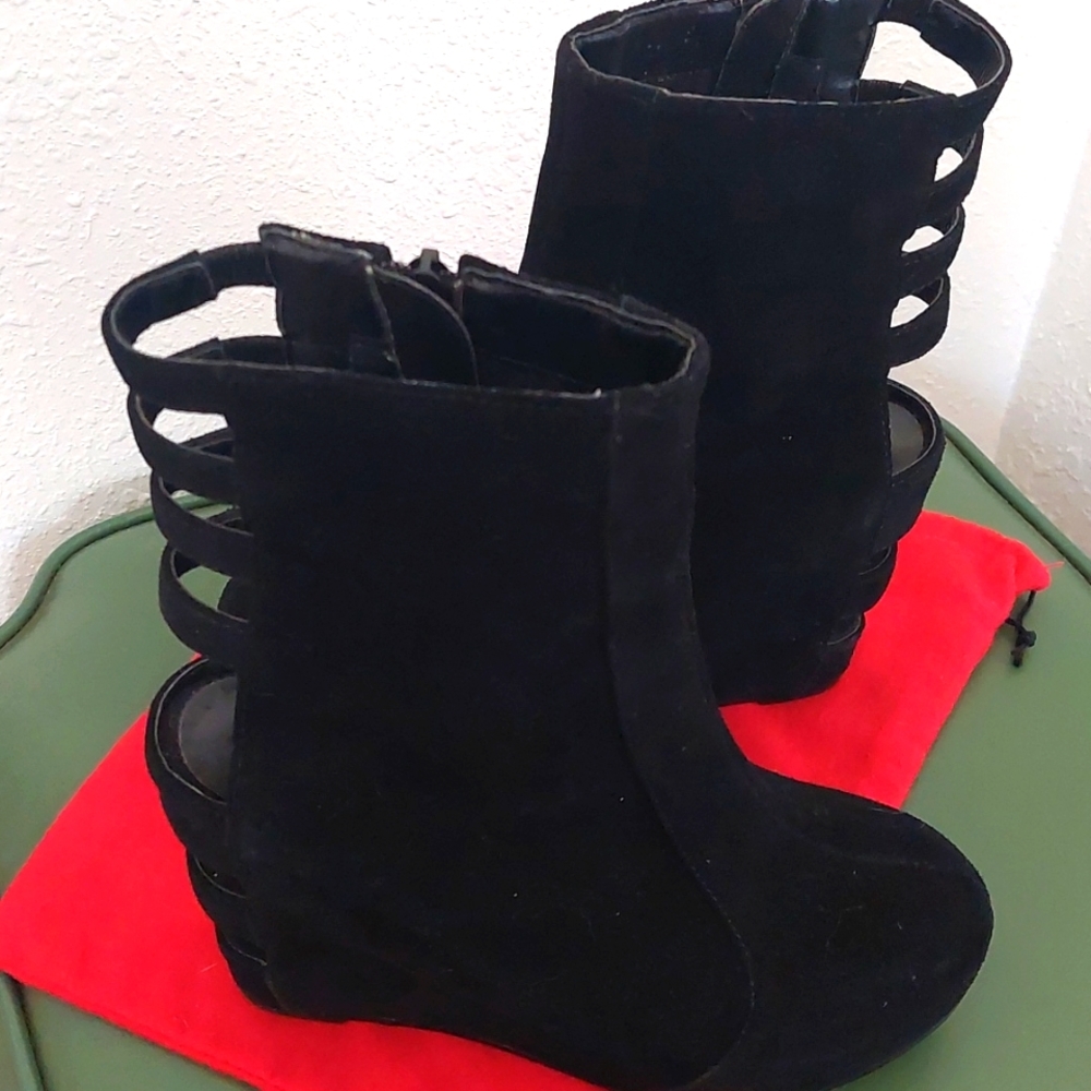JEFFREY CAMPBELL Pixie Wedges size 38.